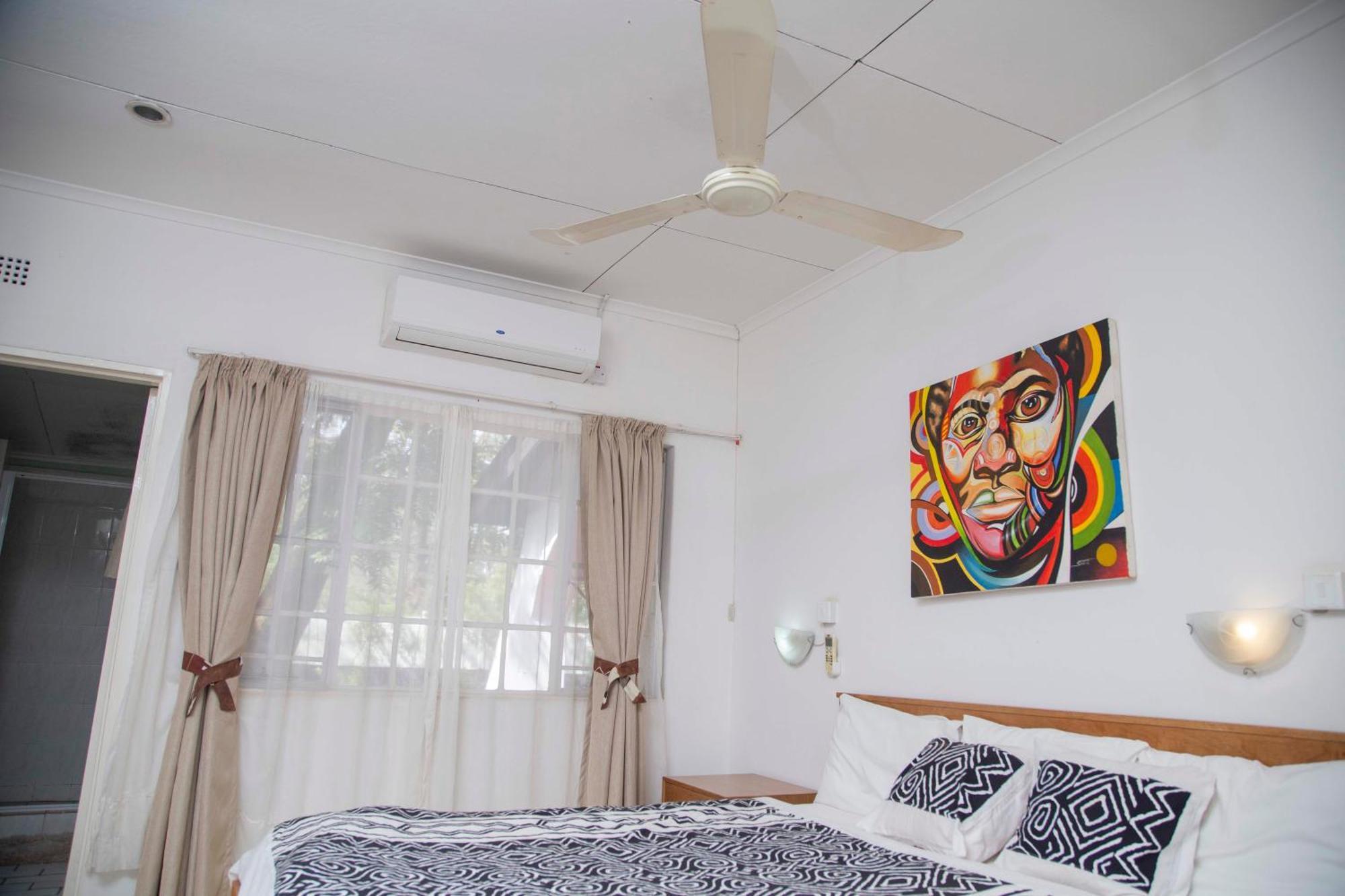 The Ad Lib Executive Lodge Lilongwe Extérieur photo
